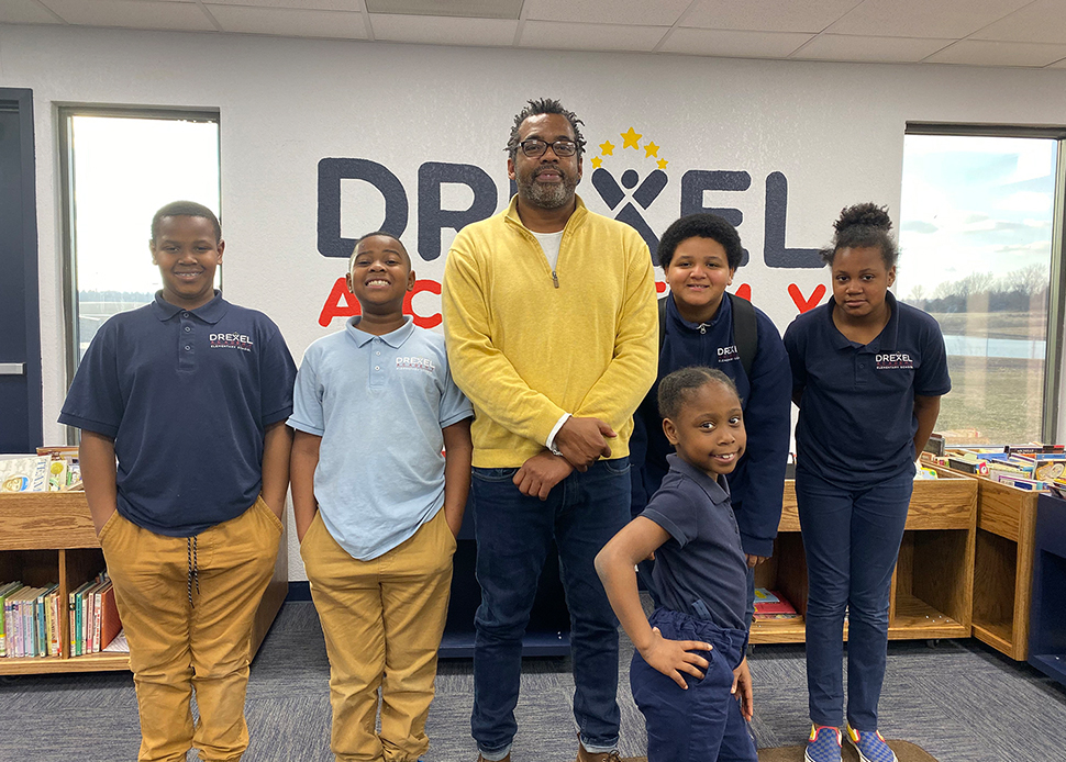 Drexel Parent Engaging with students